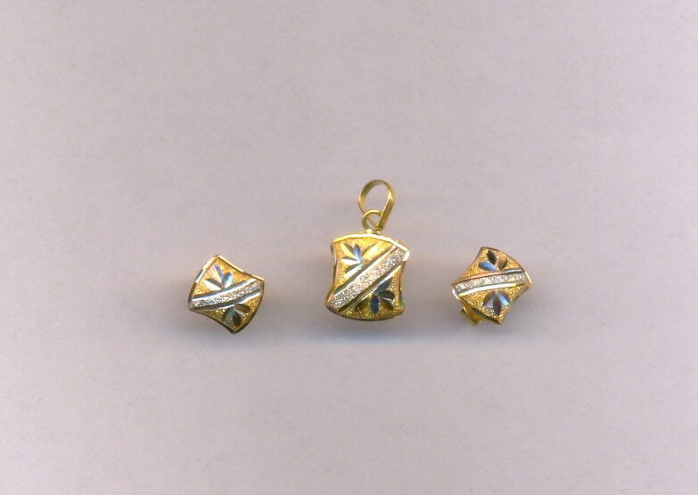 GOLD HALF SET PENDENT PLAIN EXCLUSIVE
