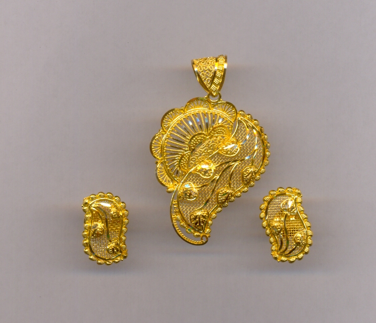 GOLD HALF SET PENDENT PLAIN EXCLUSIVE