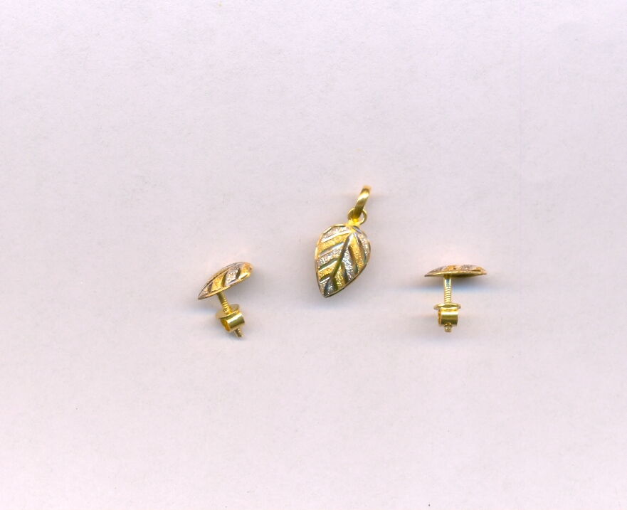 GOLD HALF SET PENDENT PLAIN EXCLUSIVE