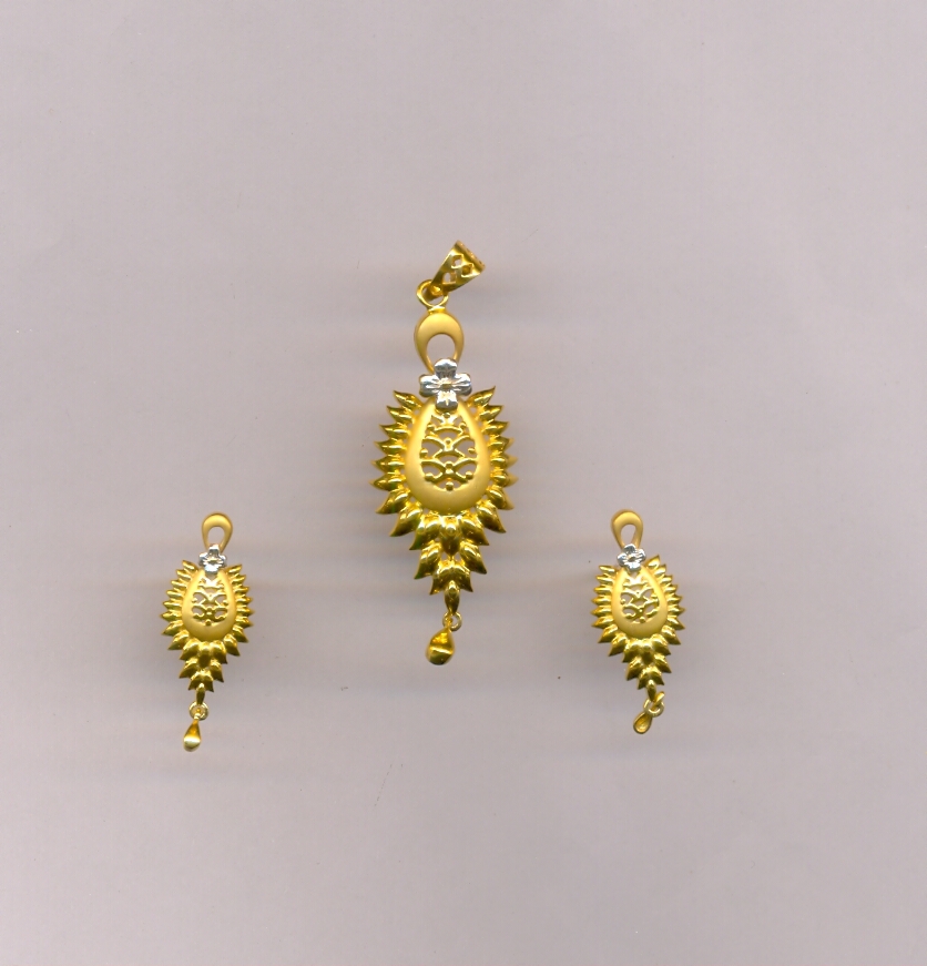 GOLD HALF SET PENDENT PLAIN EXCLUSIVE