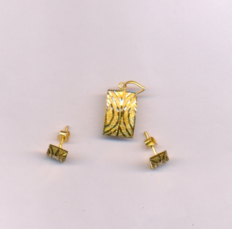 GOLD HALF SET PENDENT PLAIN EXCLUSIVE