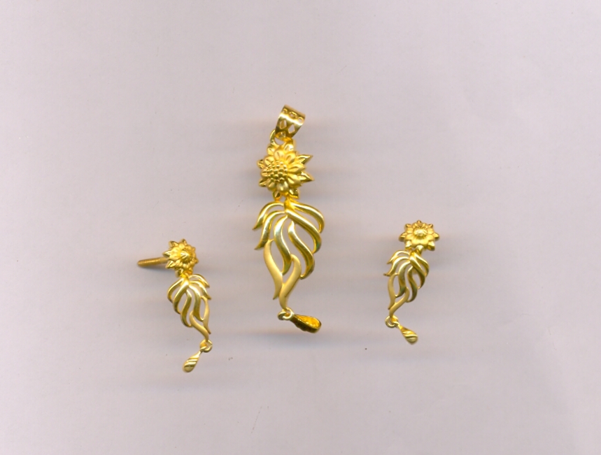 GOLD HALF SET PENDENT PLAIN EXCLUSIVE