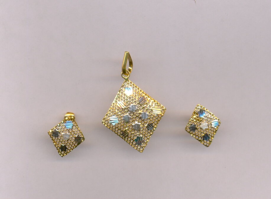 GOLD HALF SET PENDENT PLAIN EXCLUSIVE