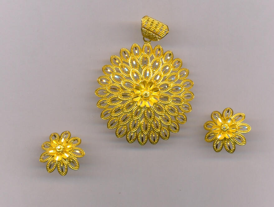 GOLD HALF SET PENDENT PLAIN EXCLUSIVE