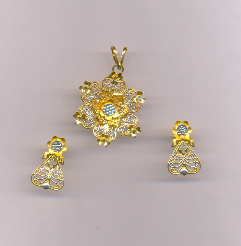 GOLD HALF SET PENDENT PLAIN EXCLUSIVE