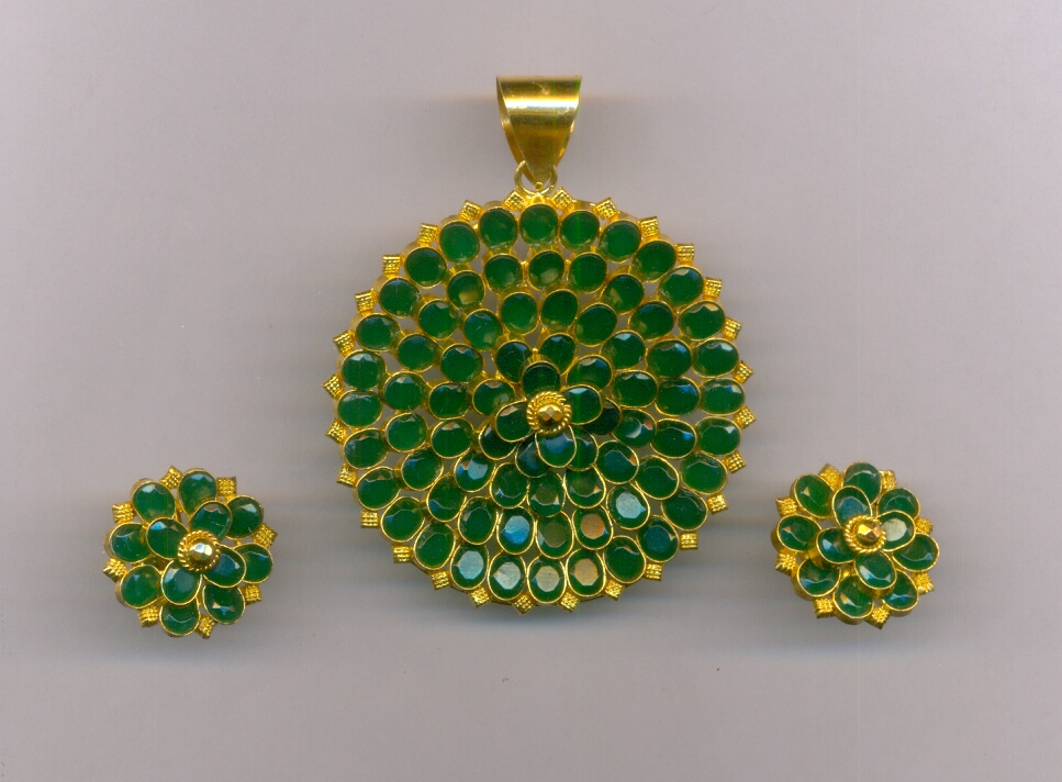 GOLD HALF SET PENDENT PLAIN EXCLUSIVE