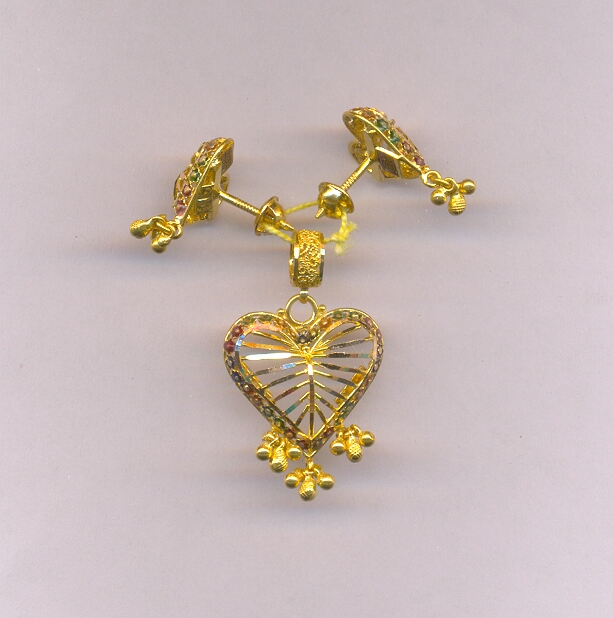 GOLD HALF SET PENDENT PLAIN EXCLUSIVE