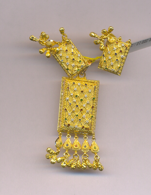 GOLD HALF SET PENDENT PLAIN EXCLUSIVE