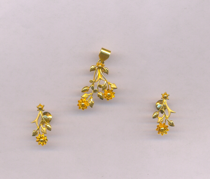 GOLD HALF SET PENDENT PLAIN EXCLUSIVE