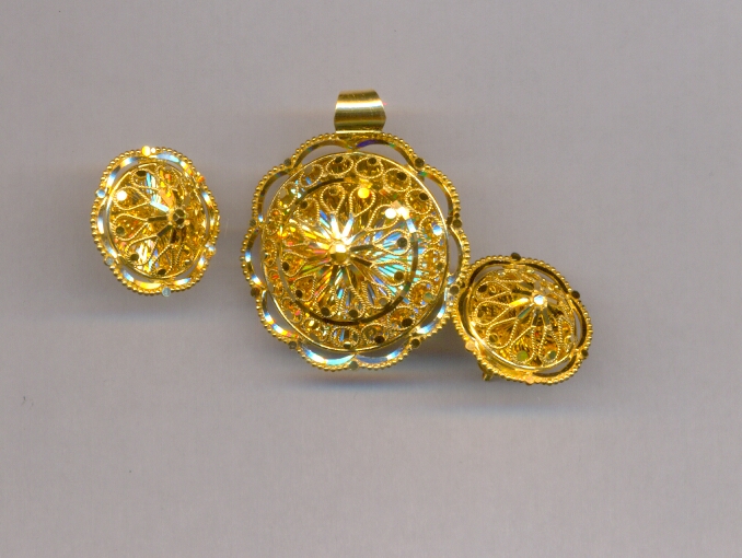 GOLD HALF SET PENDENT PLAIN EXCLUSIVE