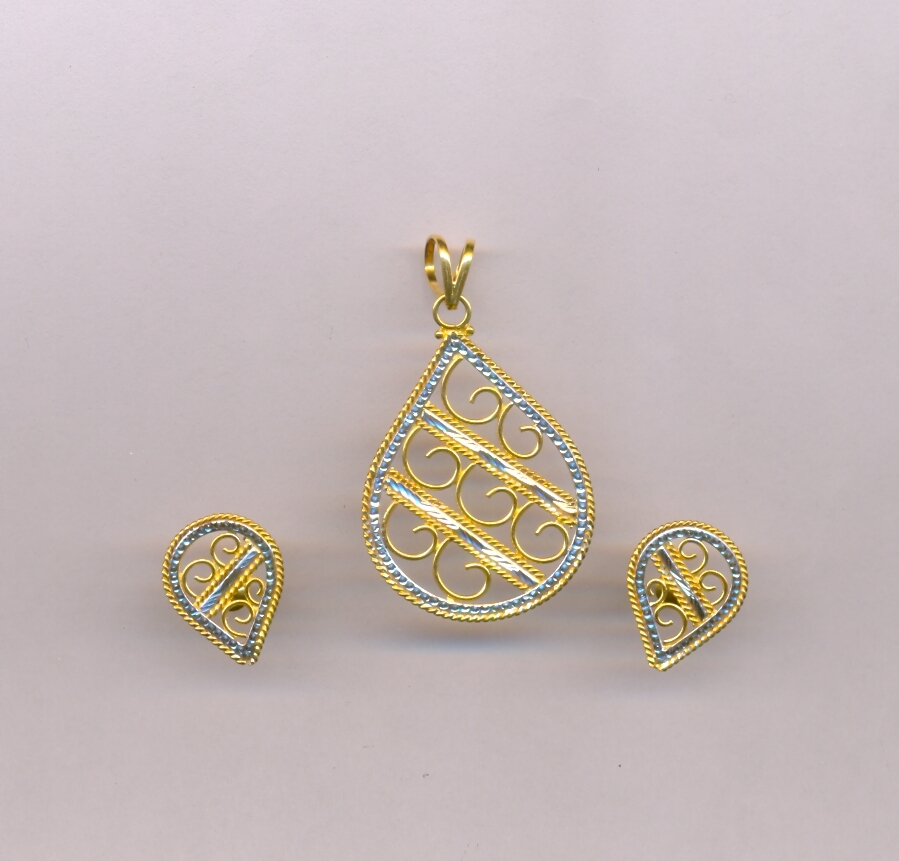 GOLD HALF SET PENDENT PLAIN EXCLUSIVE