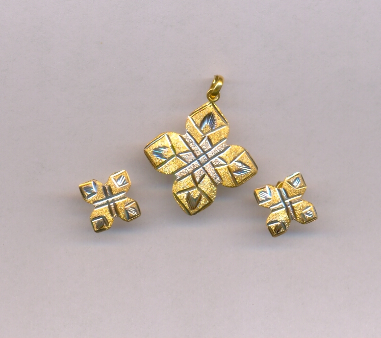 GOLD HALF SET PENDENT PLAIN EXCLUSIVE