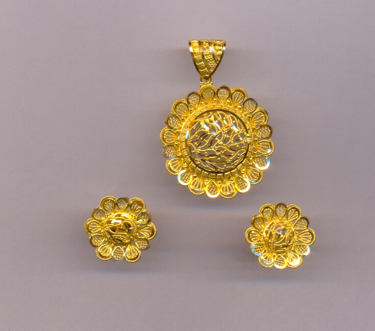 GOLD HALF SET PENDENT PLAIN EXCLUSIVE