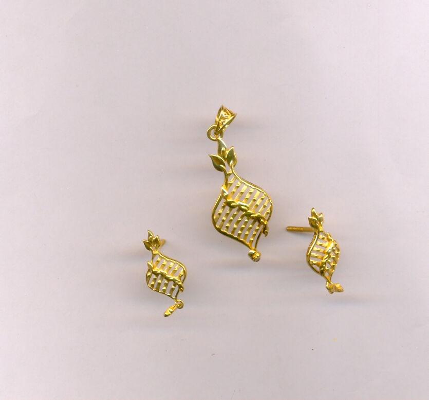 GOLD HALF SET PENDENT PLAIN EXCLUSIVE
