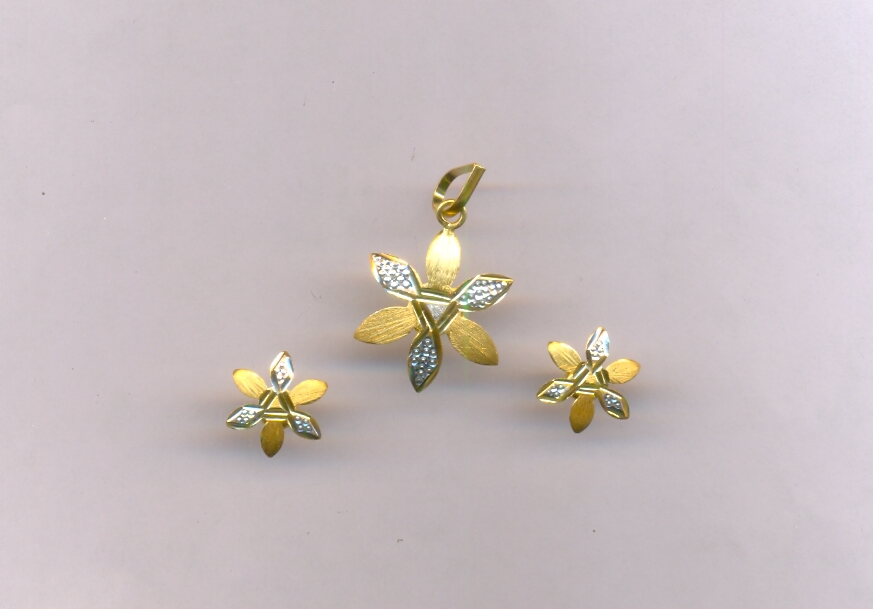 GOLD HALF SET PENDENT PLAIN EXCLUSIVE