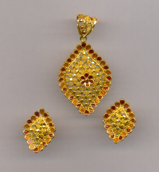 GOLD HALF SET PENDENT PLAIN EXCLUSIVE