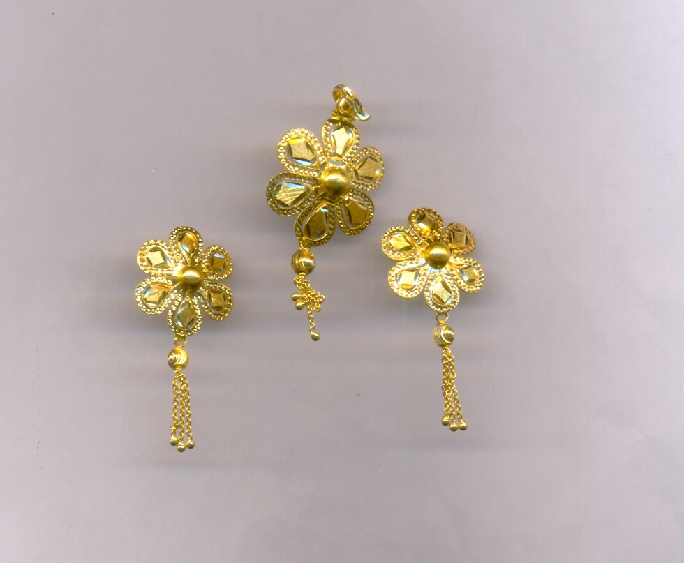 GOLD HALF SET PENDENT PLAIN EXCLUSIVE