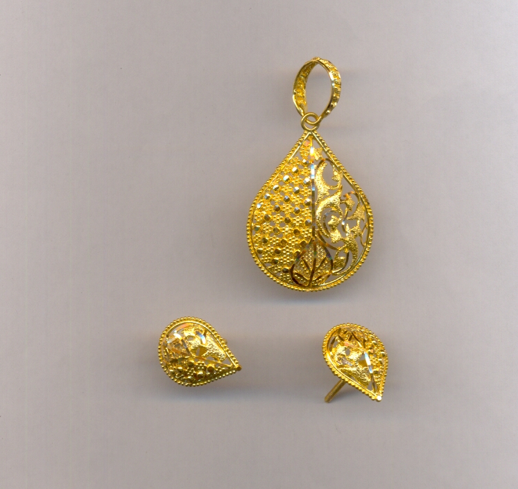 GOLD HALF SET PENDENT PLAIN EXCLUSIVE