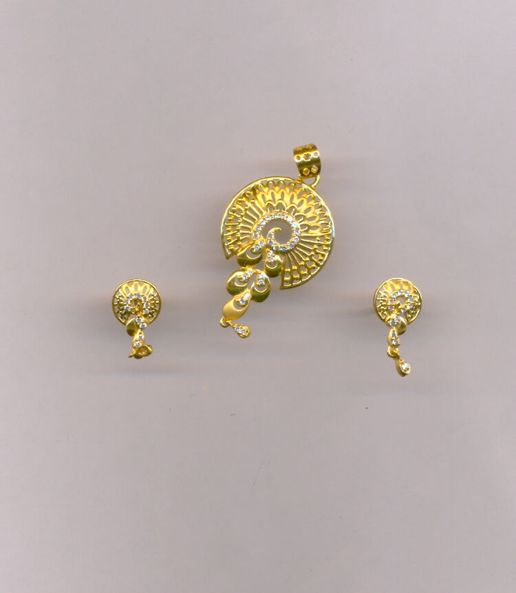 GOLD HALF SET PENDENT PLAIN EXCLUSIVE