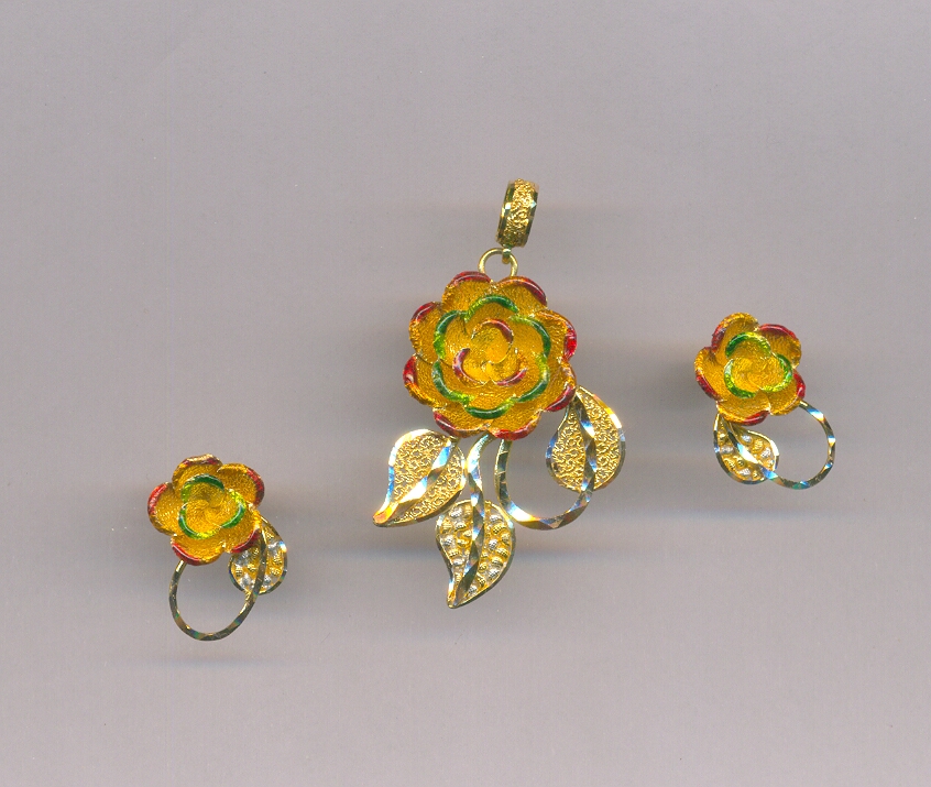 GOLD HALF SET PENDENT PLAIN EXCLUSIVE