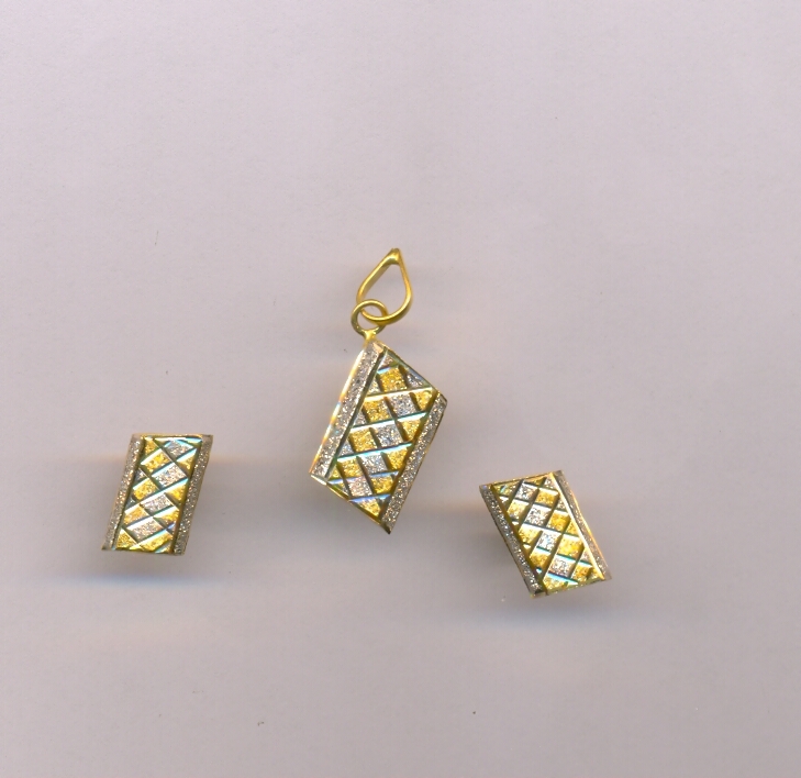 GOLD HALF SET PENDENT PLAIN EXCLUSIVE