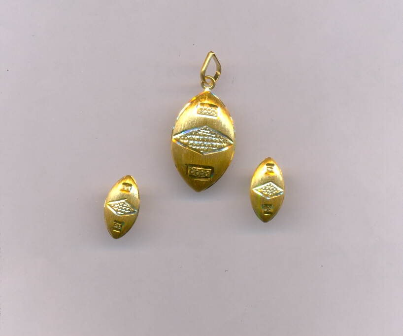 GOLD HALF SET PENDENT PLAIN EXCLUSIVE