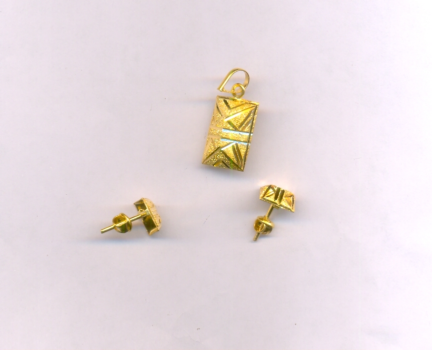 GOLD HALF SET PENDENT PLAIN EXCLUSIVE