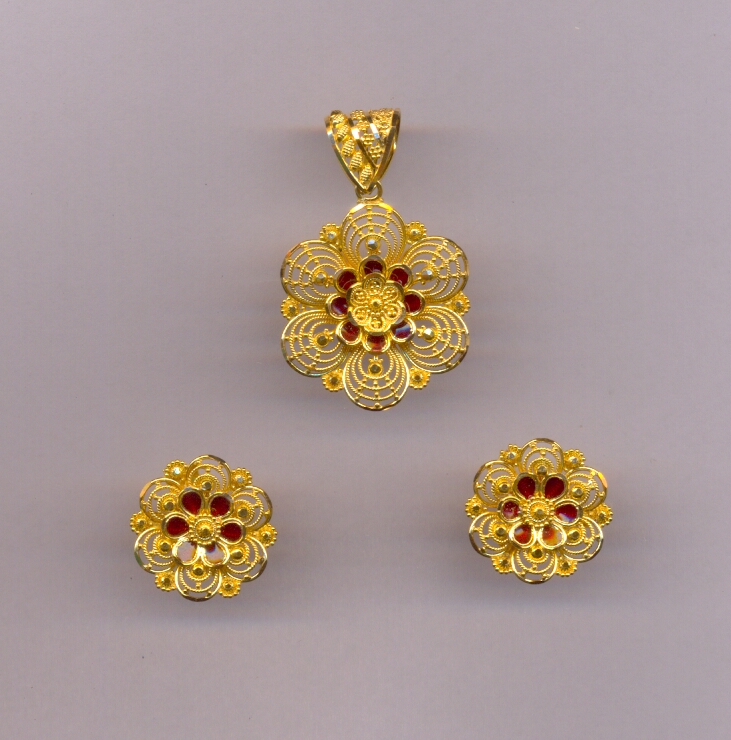 GOLD HALF SET PENDENT PLAIN EXCLUSIVE