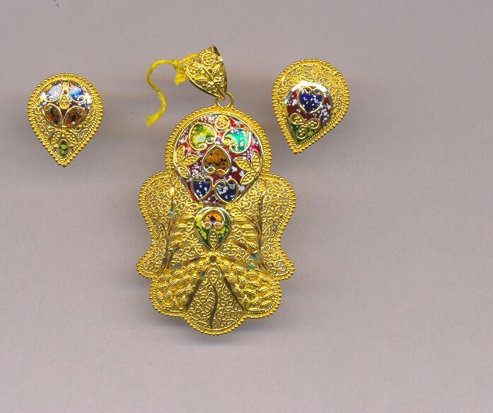 GOLD HALF SET PENDENT PLAIN FANCY