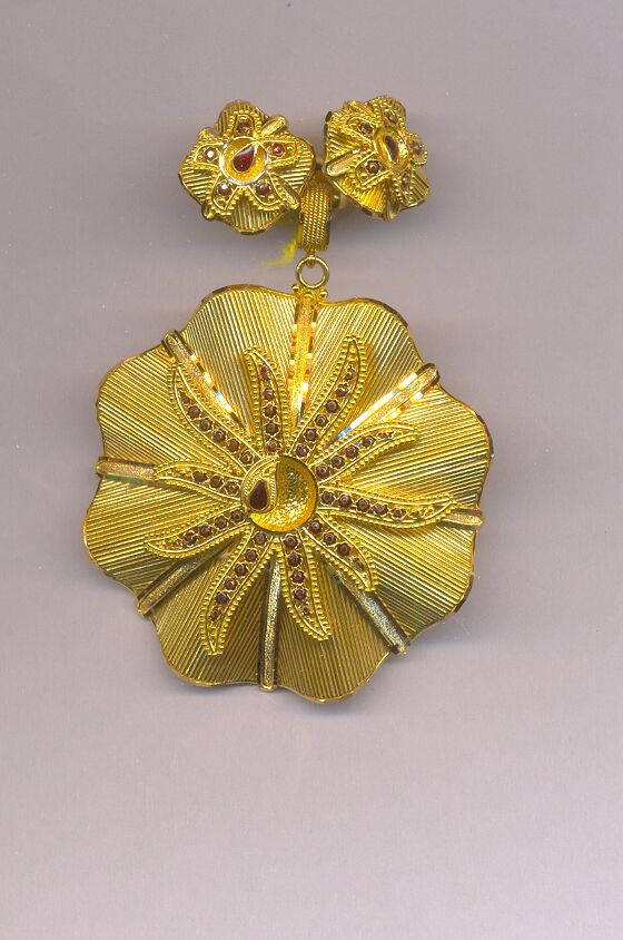 GOLD HALF SET PENDENT PLAIN FANCY