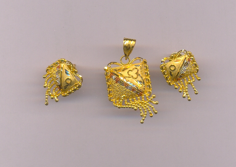 GOLD HALF SET PENDENT PLAIN FANCY