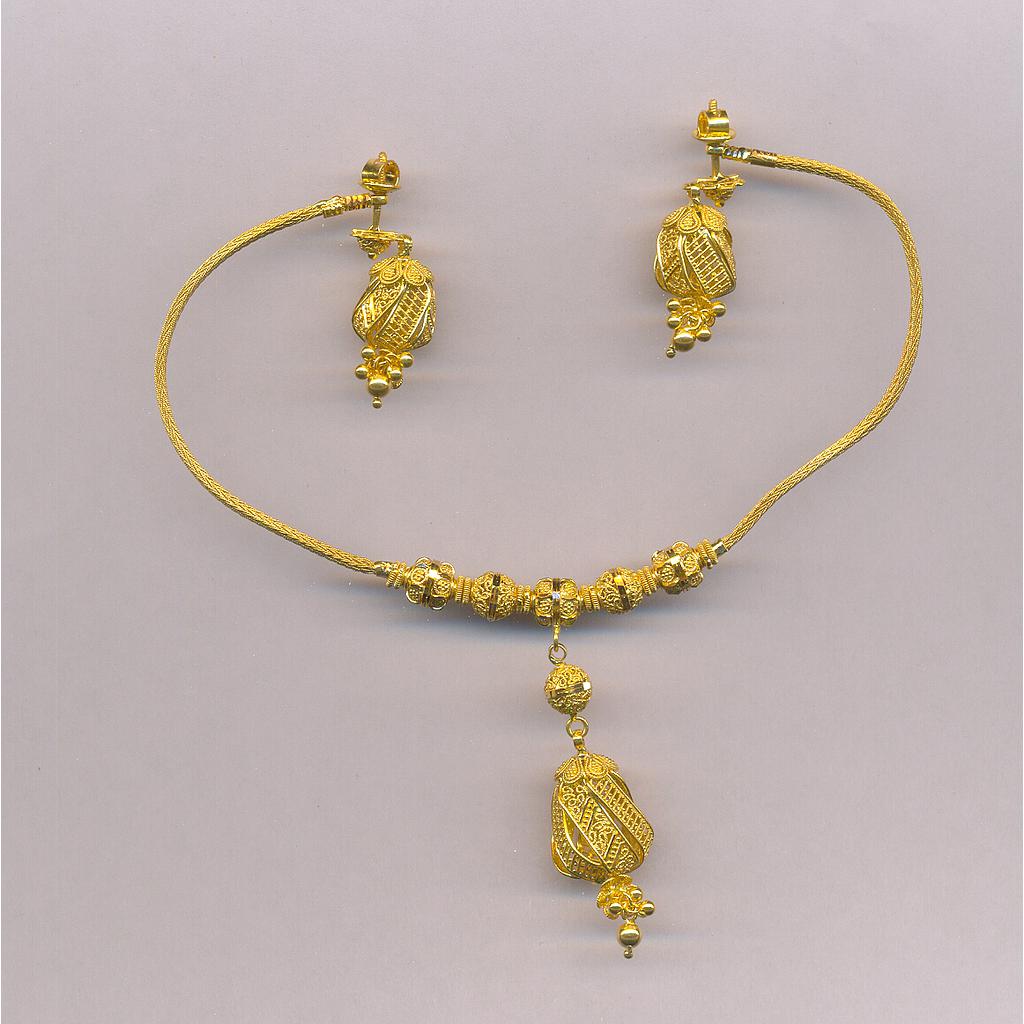 GOLD HALF SET PENDENT PLAIN FANCY