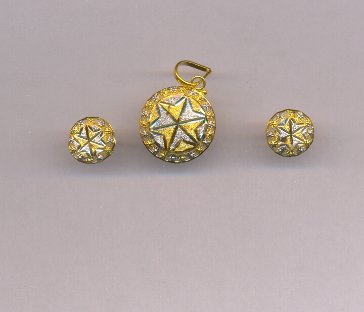 GOLD HALF SET PENDENT PLAIN FANCY