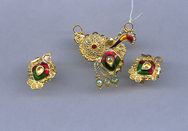 GOLD HALF SET PENDENT PLAIN FANCY