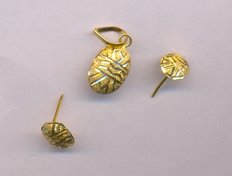 GOLD HALF SET PENDENT PLAIN FANCY
