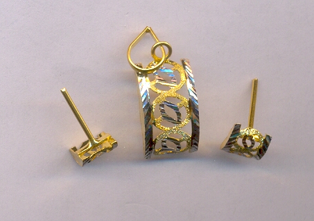 GOLD HALF SET PENDENT PLAIN FANCY