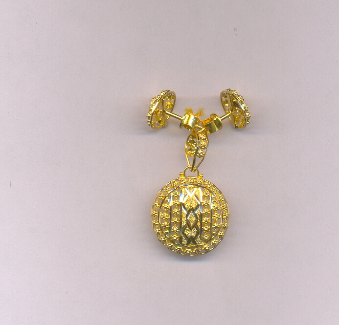 GOLD HALF SET PENDENT PLAIN FANCY