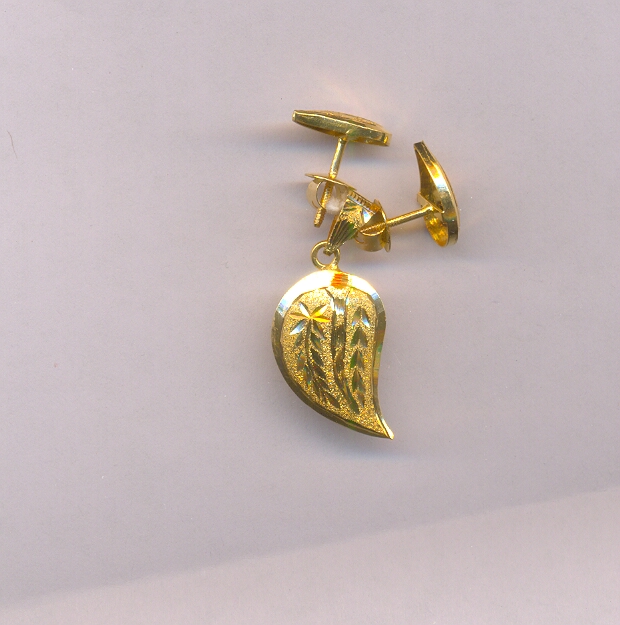 GOLD HALF SET PENDENT PLAIN FANCY