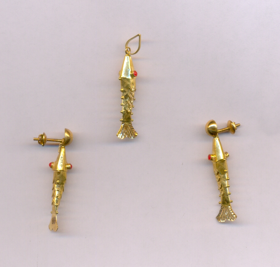 GOLD HALF SET PENDENT PLAIN FANCY