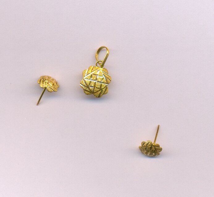GOLD HALF SET PENDENT PLAIN FANCY