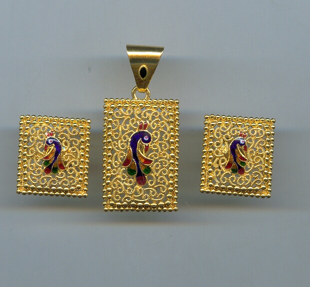 GOLD HALF SET PENDENT PLAIN FANCY