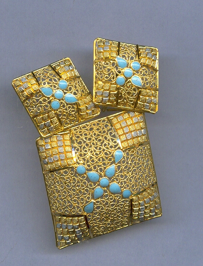 GOLD HALF SET PENDENT PLAIN FANCY