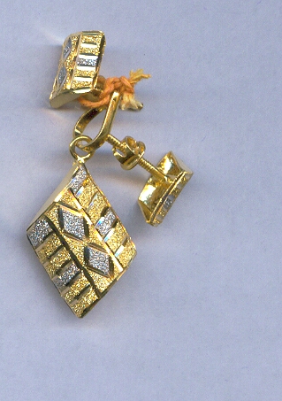 GOLD HALF SET PENDENT PLAIN FANCY