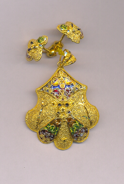 GOLD HALF SET PENDENT PLAIN FANCY