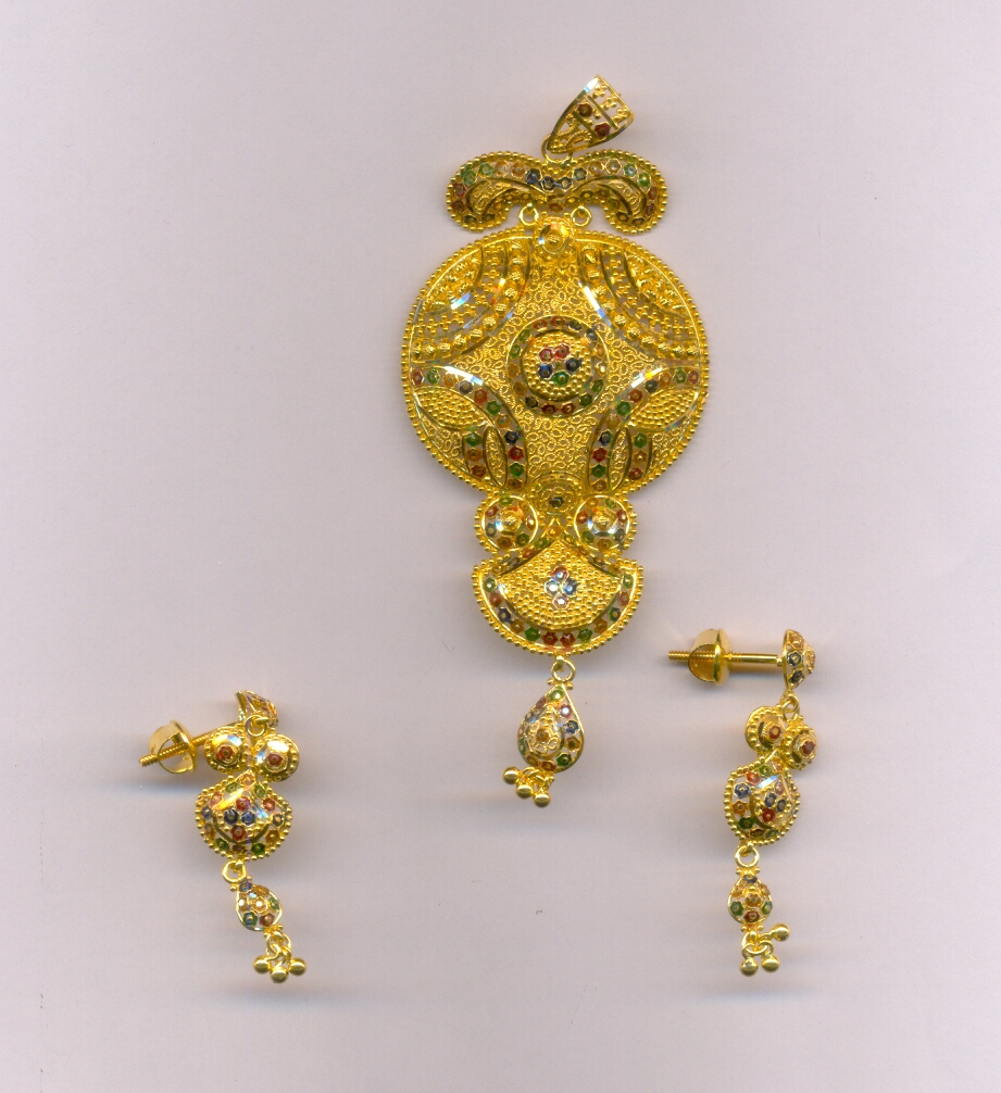 GOLD HALF SET PENDENT PLAIN FANCY