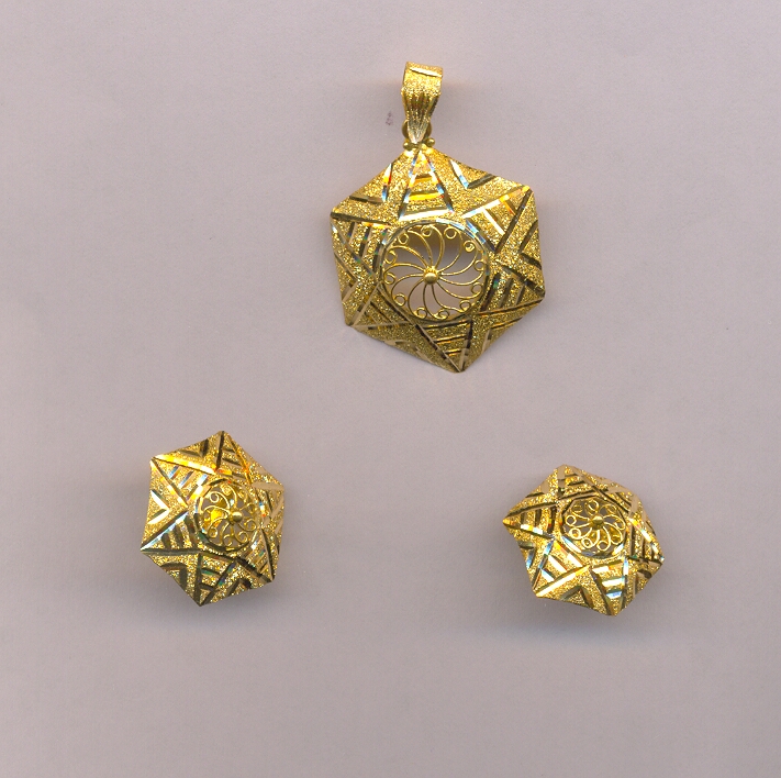 GOLD HALF SET PENDENT PLAIN FANCY