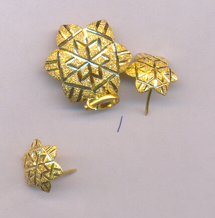 GOLD HALF SET PENDENT PLAIN FANCY