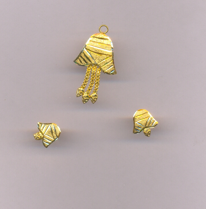 GOLD HALF SET PENDENT PLAIN FANCY