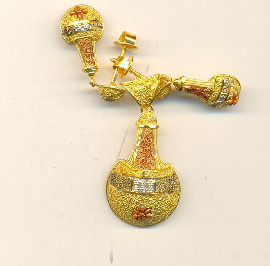 GOLD HALF SET PENDENT PLAIN FANCY