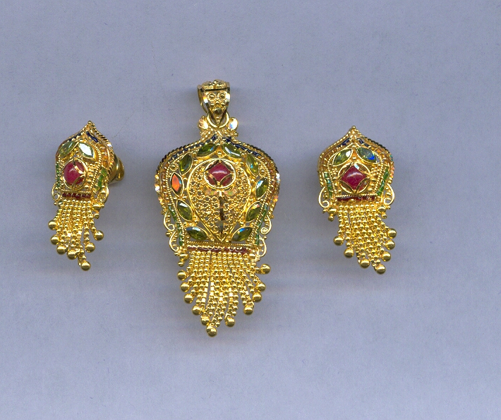 GOLD HALF SET PENDENT PLAIN FANCY